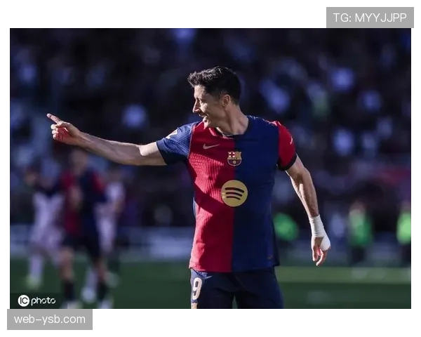 巴塞罗那3-1逆转赫罗纳，莱万多夫斯基点射+助攻导演逆转